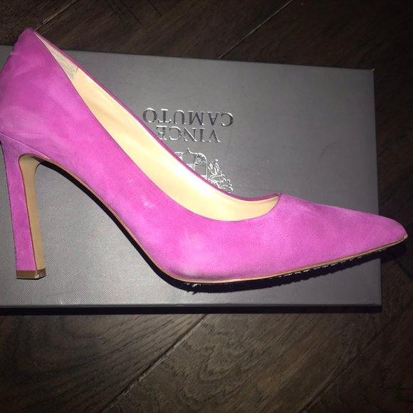 Vince Camuto Sariela Pointed Toe Pumps - Picture 6 of 10